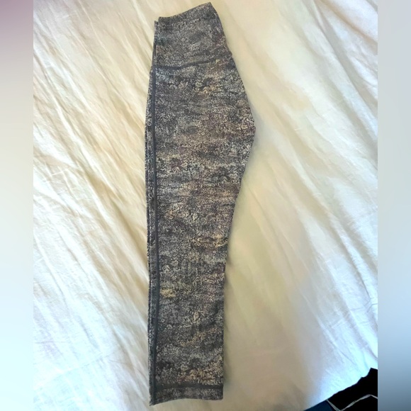 Size 4 Lululemon Wonder Under Leggings - Picture 1 of 9